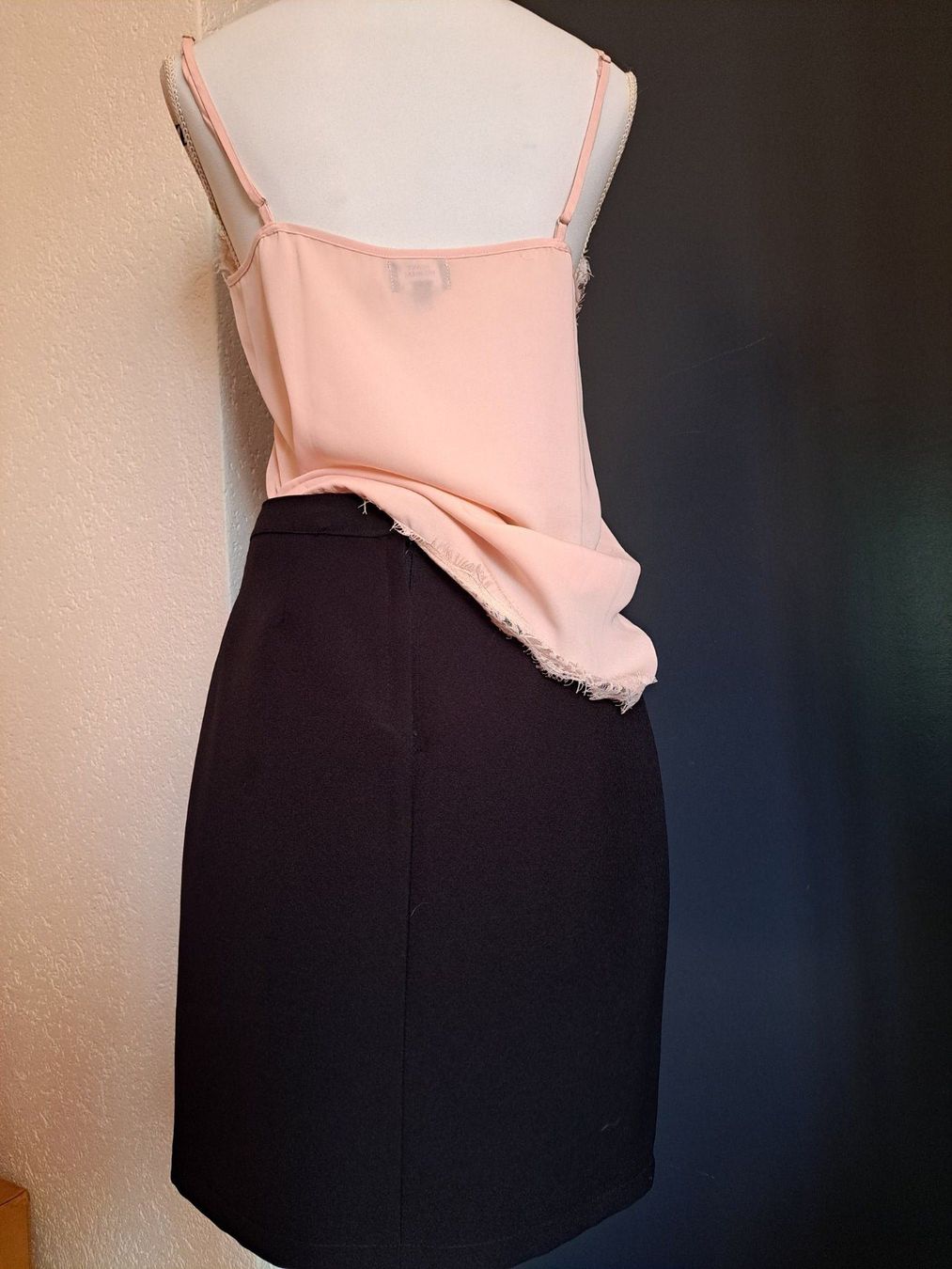 Röcke: Jupe noire et nuisette rose – Gebraucht aus Courrendlin von Aheinza 4