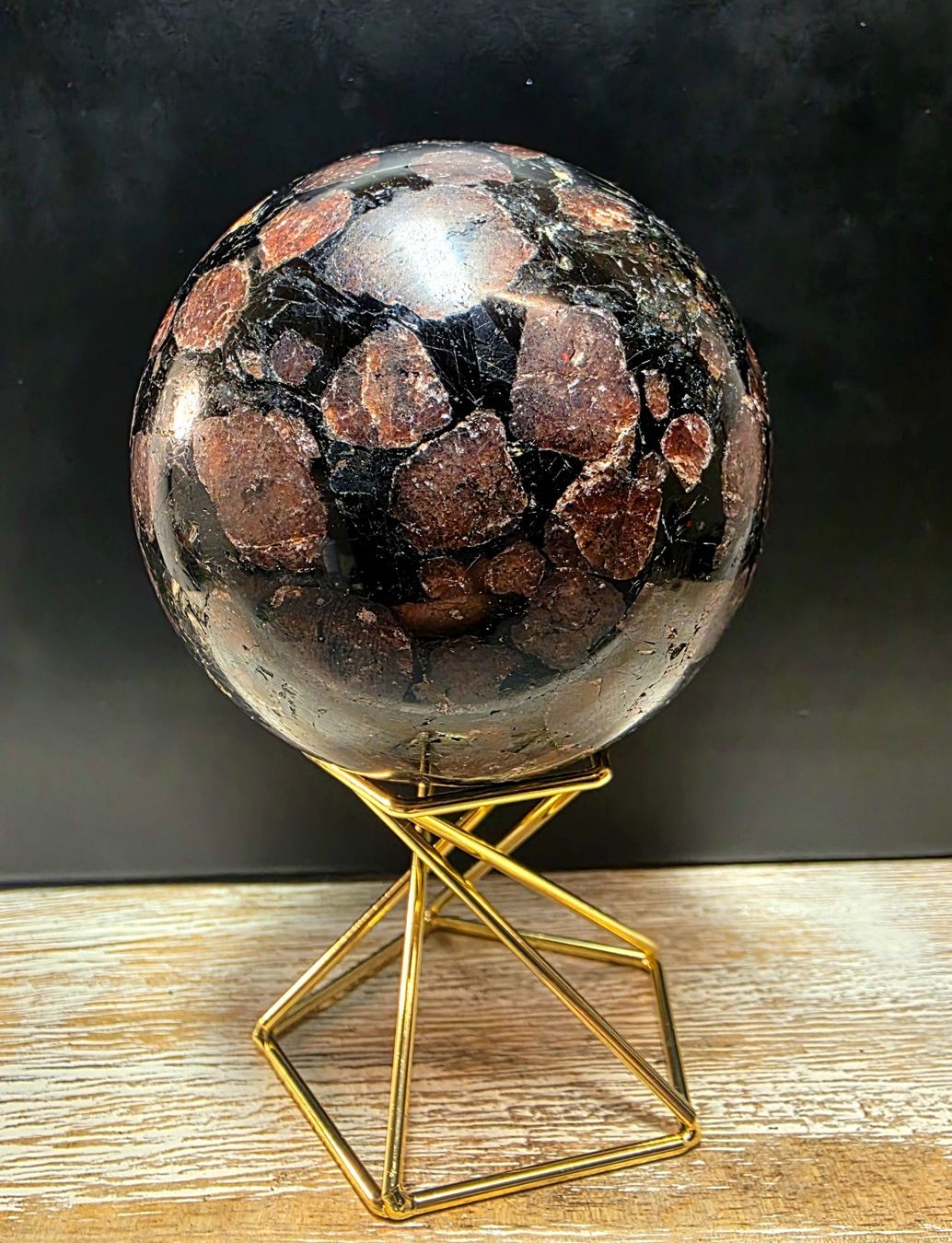 Minerali & Pietre curative: Granat in Astrophyllit Kugel 69mm 586g – Nuovo (secondo la descrizione) da Matzingen venduto da Shay_Crystalz 1