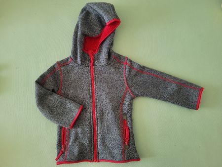 Warme Fleecejacke mit Kapuze, Grösse 98, Top Zustand!