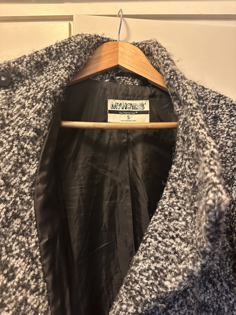 Cappotti: Warm Fluffy coat , Winter Season size S – Usato da Zürich venduto da car_68nt 1