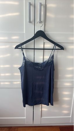 Damen Top dunkelblau Spitze Träger Grösse L