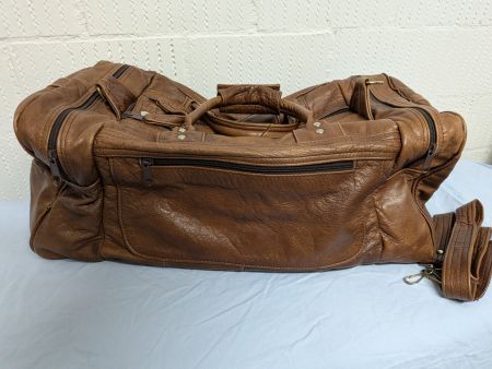 Lederreisetasche mit Tragegurt
