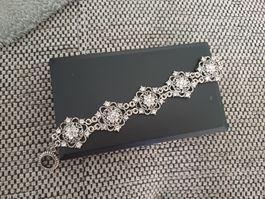 Armband silberfarben mit Steinchen Blumenmuster