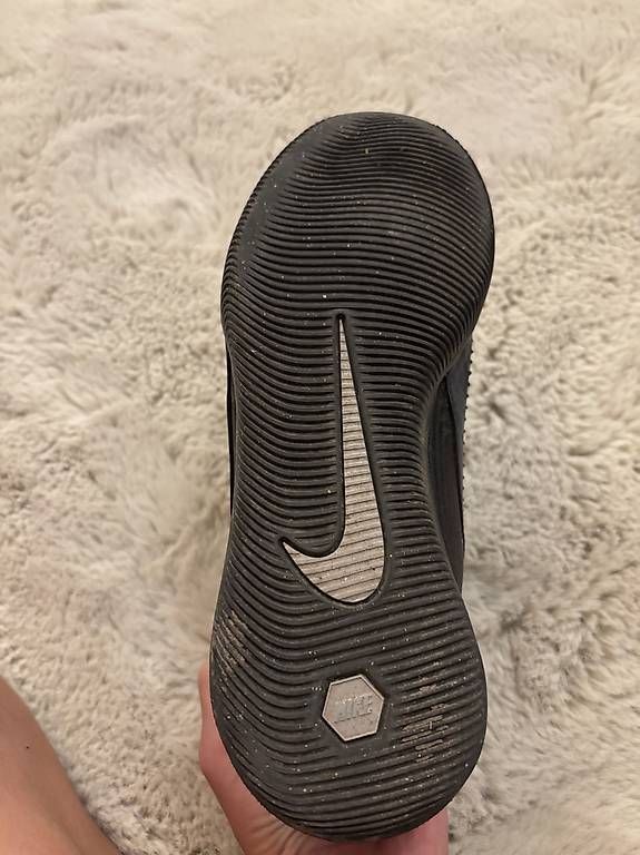 Nike Herrenschuhe: Schwarze Nike Hallenschuhe – Gebraucht aus Lenk im Simmental von niczbaeren 4