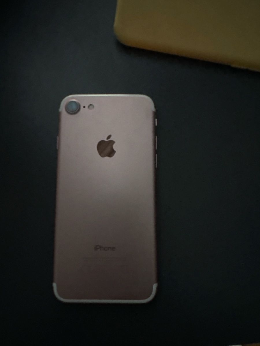 Apple Telefoni cellulari / Smartphones: Iphone 7 rosé – Usato da Kloten venduto da cigiro 1