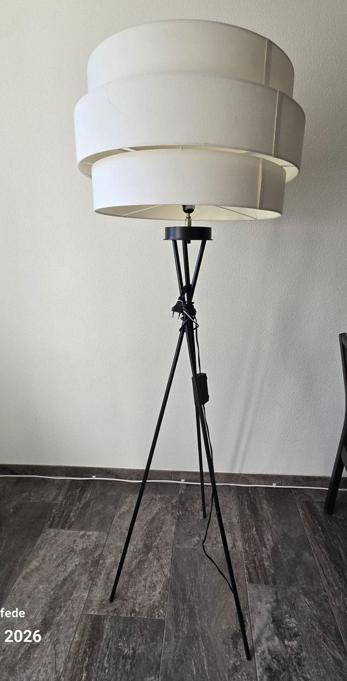 Lampes: Stehlampe Vandeheg mit dimmer – D'occasion à Stallikon par Federicoincani