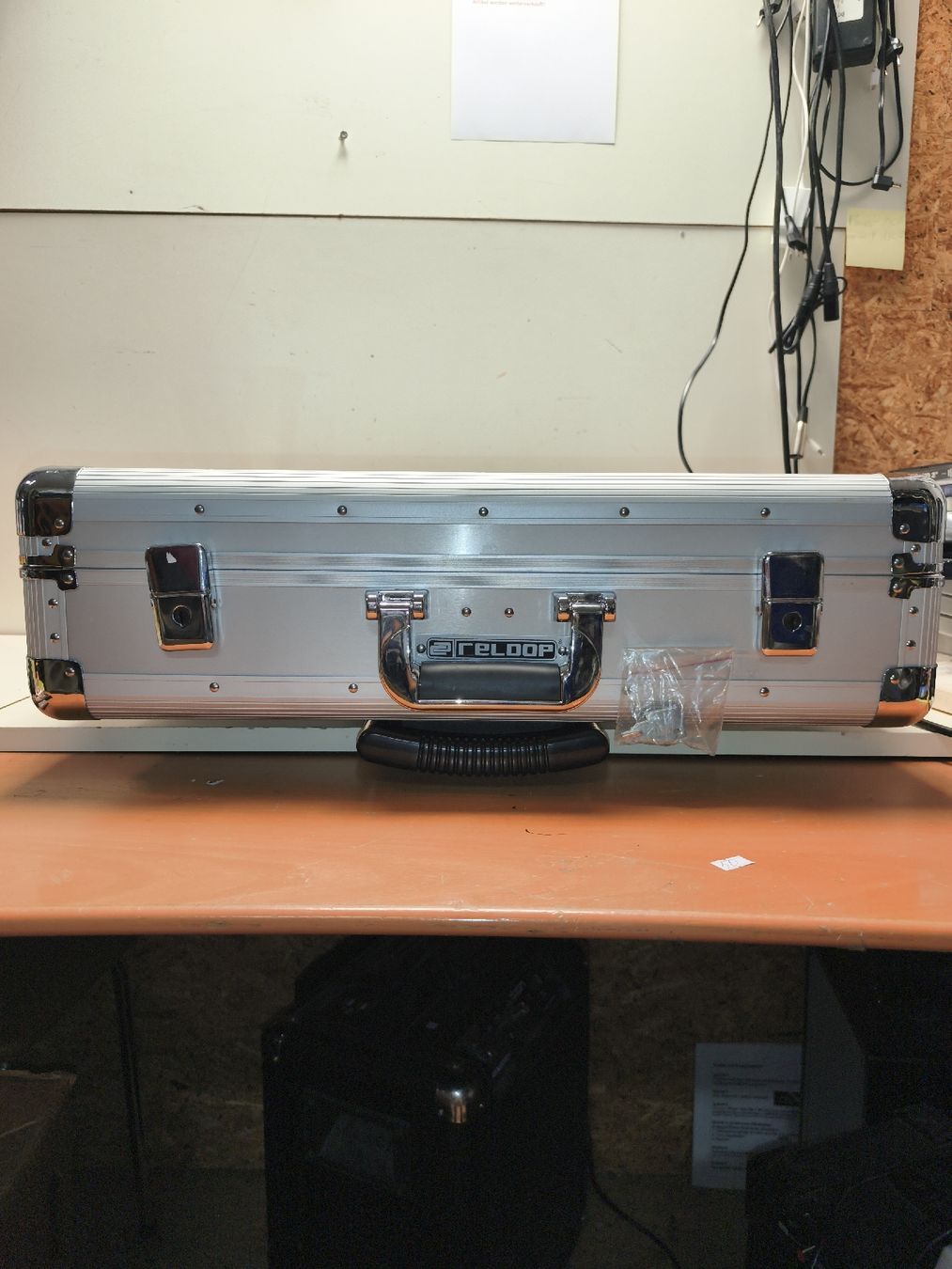 Valises de voyage: Reloop Flightcase mit Rollen Silber(em329) – D'occasion à Künten par Schnaepplihuus 1