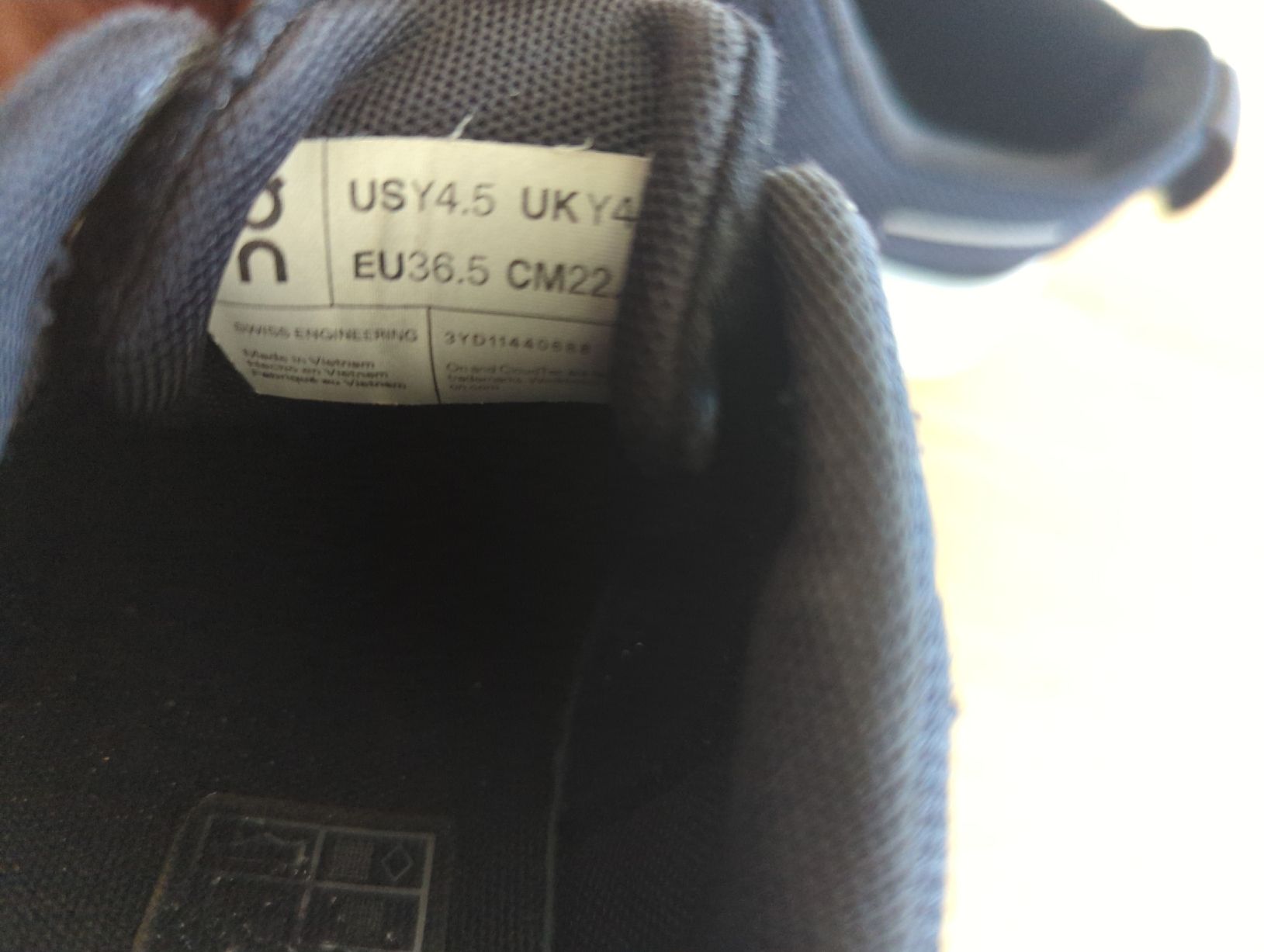 On Chaussures hommes: ON Junior Shoes Cloud navy EU 36.5 – D'occasion à Rudolfstetten par satya83 4