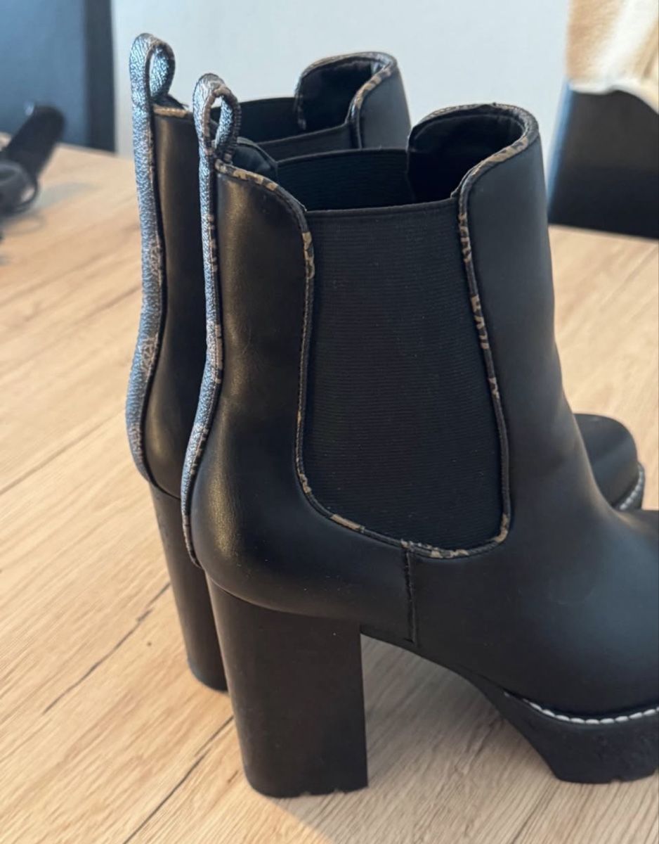 Guess Damenschuhe: GUESS Chelsea Boots – Neu (gemäss Beschreibung) aus Safnern von ann_sjp5 5