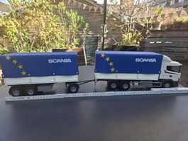 SCANIA Lastwagen Modell mit Blauluech-Plane gebraucht