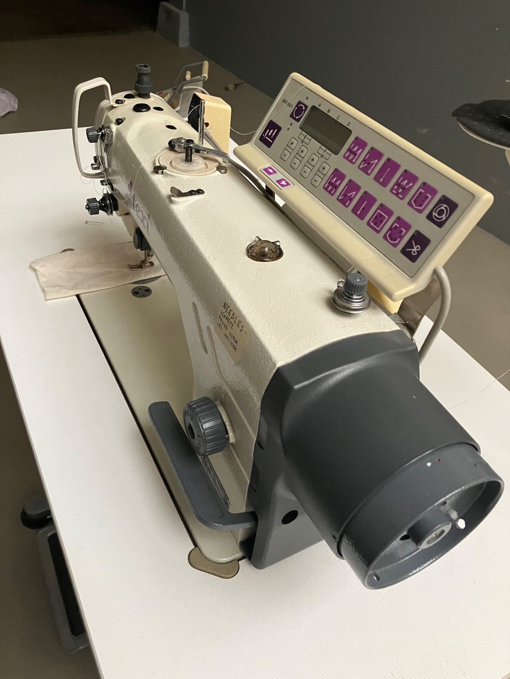 Macchine da cucire: Machine à coudre industrielle TEXI Silence Matic – Usato da Porrentruy venduto da luka.maurer 1
