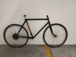 Citybike Rahmen mit Rädern