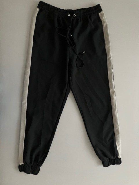 Zara Pantaloni: Pantalon de jogging noir et beige - Taille M – Usato da Marin-Epagnier venduto da rchouchouu