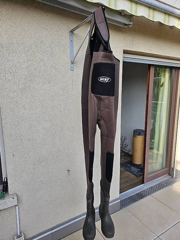 Scarpe da uomo: Fischerlatzhose mit Stiefeln integriert  – Usato da Aegerten venduto da Bergbruenneli