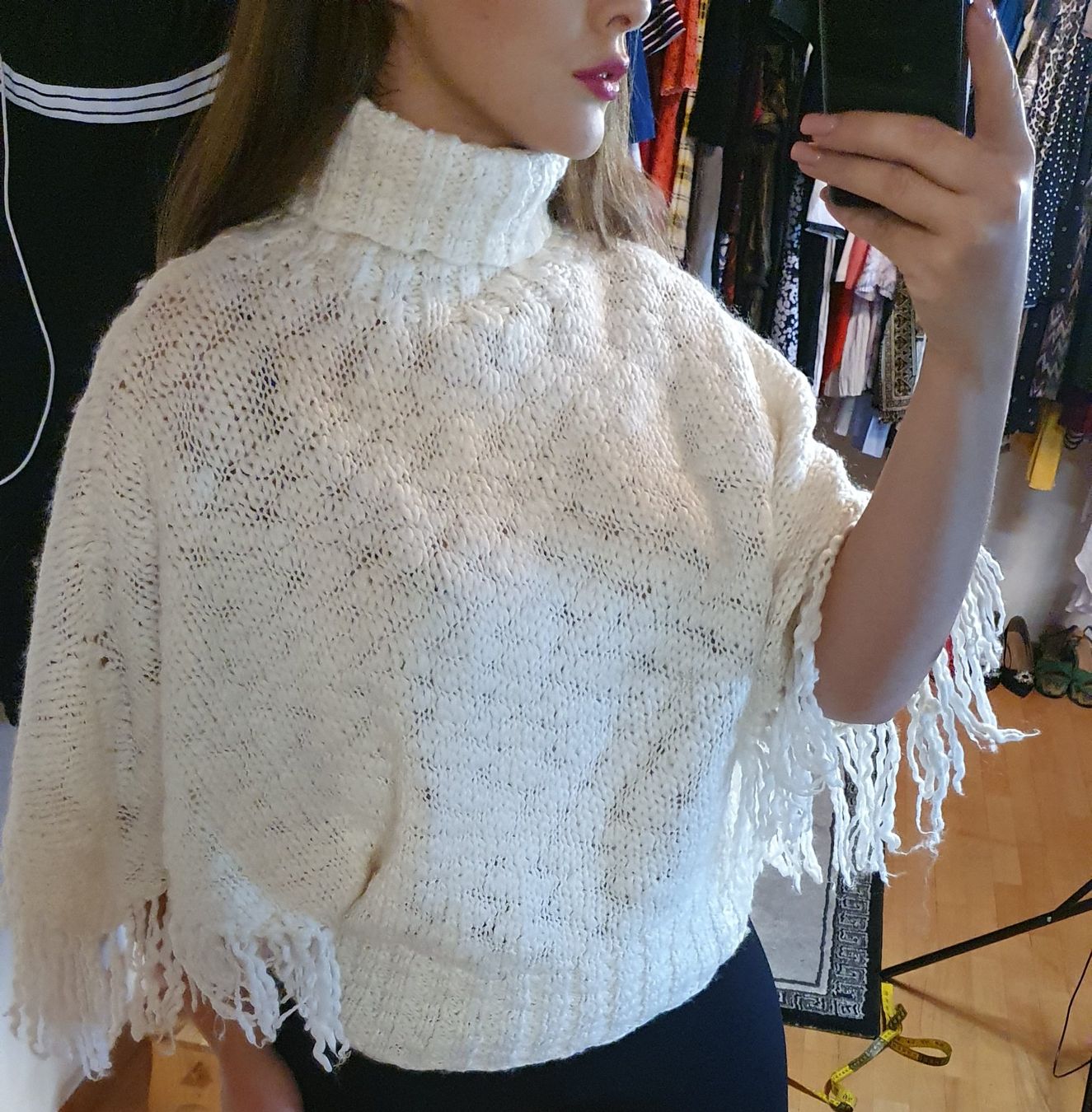 Altro in Moda donna: Weisser Strickponcho mit Fransen Gr. 40/42 – Usato da Wald ZH venduto da CapLux