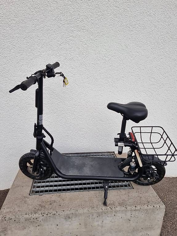 Scooters: Elektro Skooter mit Sitz & Korb inkl. Schloss – Gebraucht aus Altbüron von Zimmerlinde 1