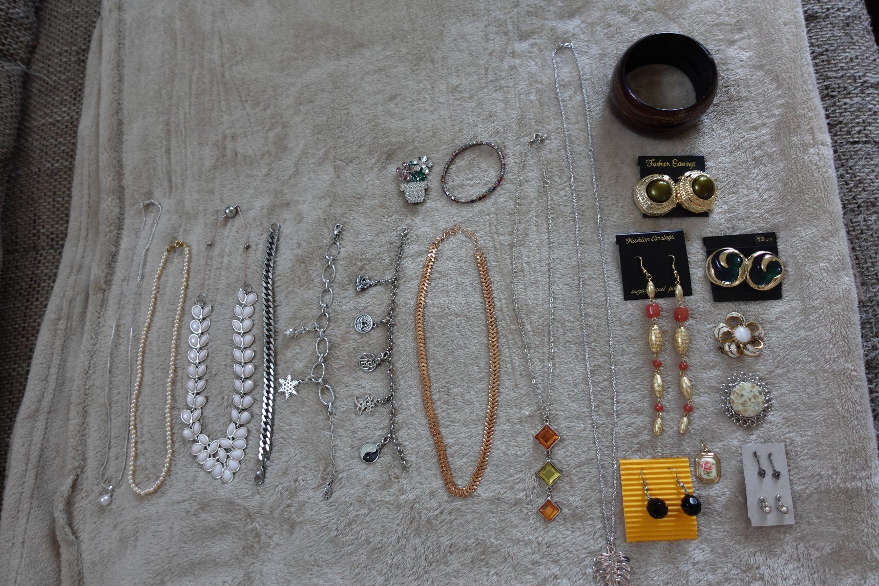 Altri gioielli: 1 schönes 27 teiliges Modeschmuck Set – Usato da rorschach venduto da bab_2yt6