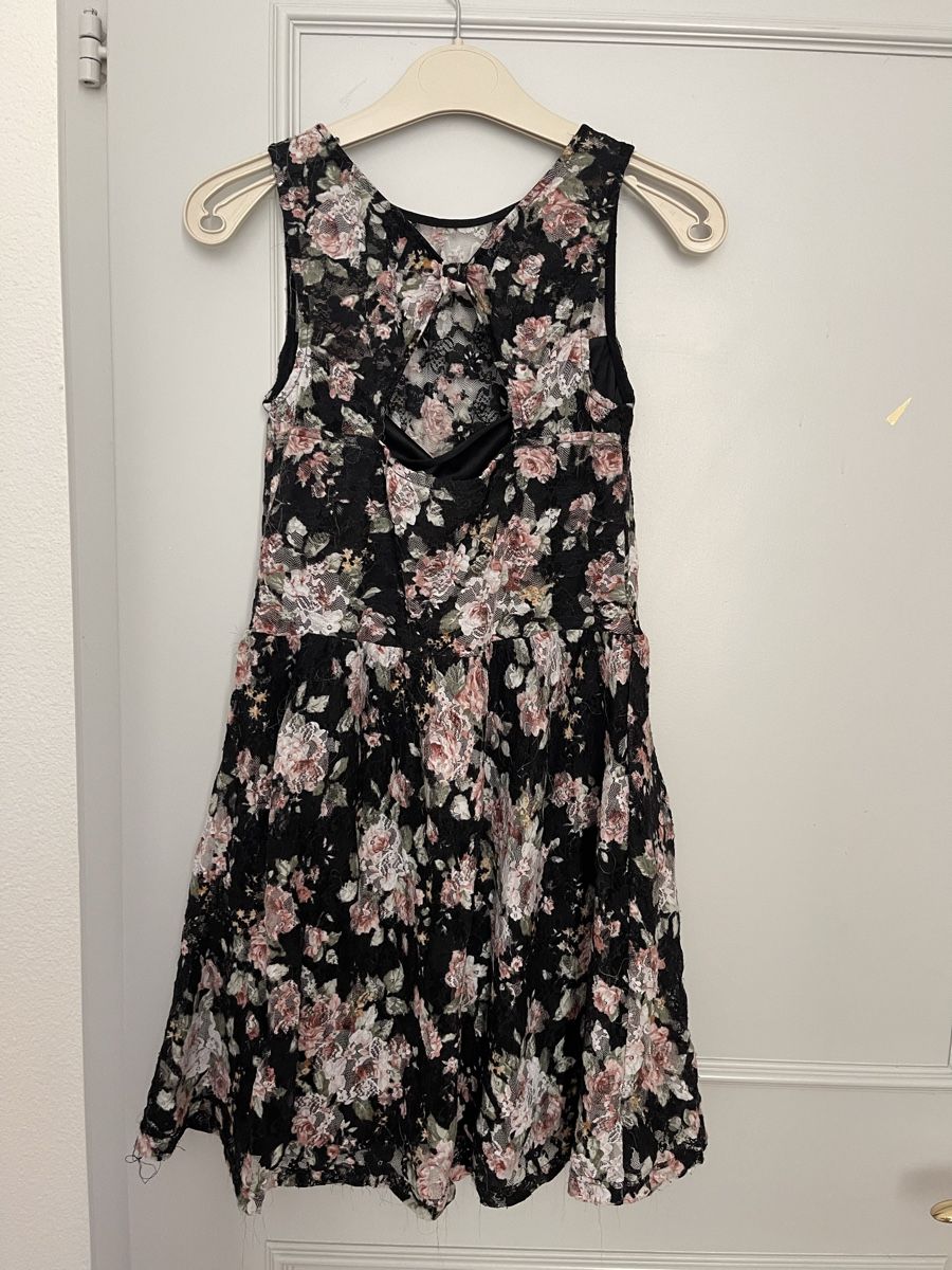 Kleider: Yes or no Kleid mit Spitze und Blumen – Gebraucht aus Zürich von liz_l6f7 1