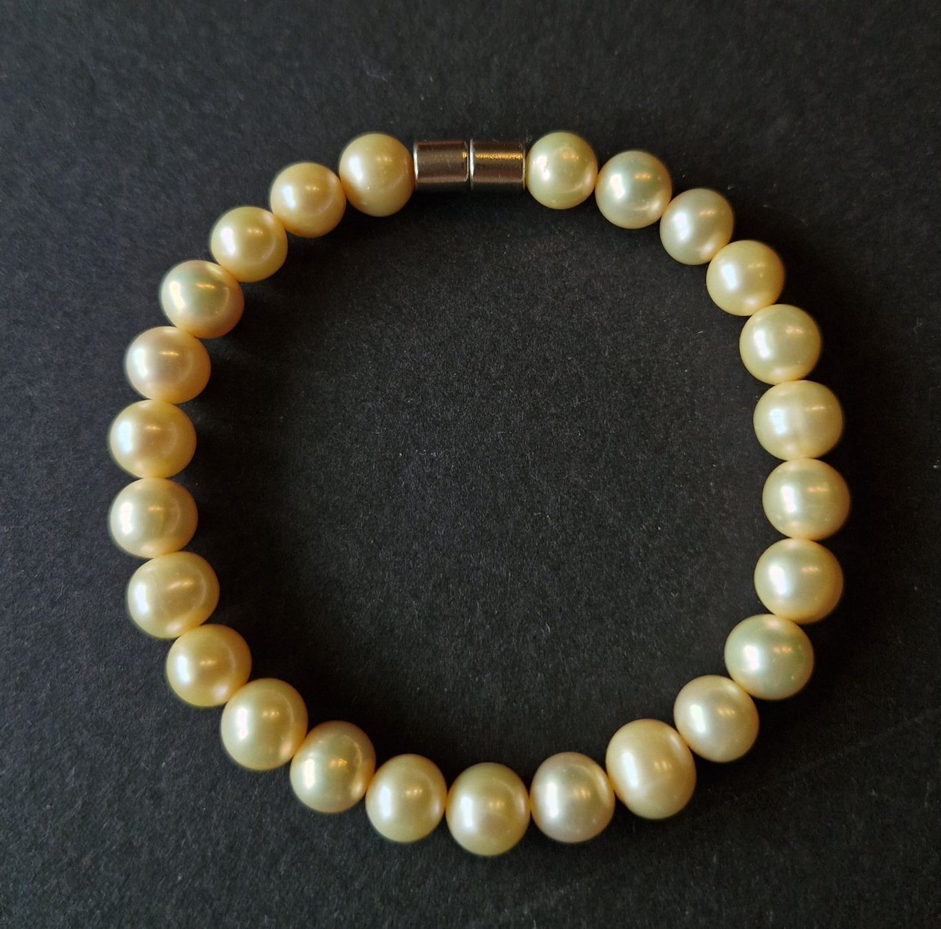 Bracciali & Braccialetti: Perlenarmband (echte Perlen) mit Magnetverschluss, neu – Nuovo (secondo la descrizione) da Nänikon venduto da kriki
