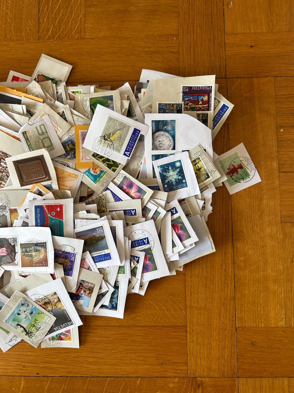 Alle Briefmarken: 1000 timbres suisses à décoller. – Gebraucht aus Genève von Sagarmatha 3