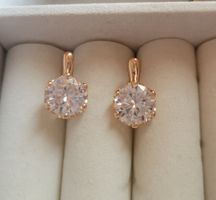 Boucles d'oreilles en plaqué or et zircons 