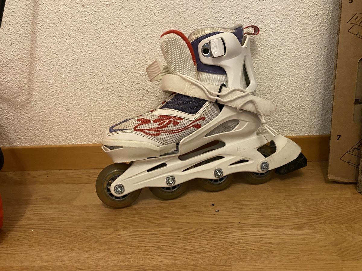 Pattini in linea & Pattini a rotelle: Rollerblades Grösse 32 - 37 – Usato da Obfelden venduto da Radiesli 1