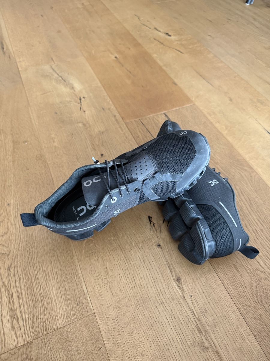 On Damenschuhe: ON Shoes GoreTex schwarz - Gr. 39 - top – Gebraucht aus Sargans von Rohan12