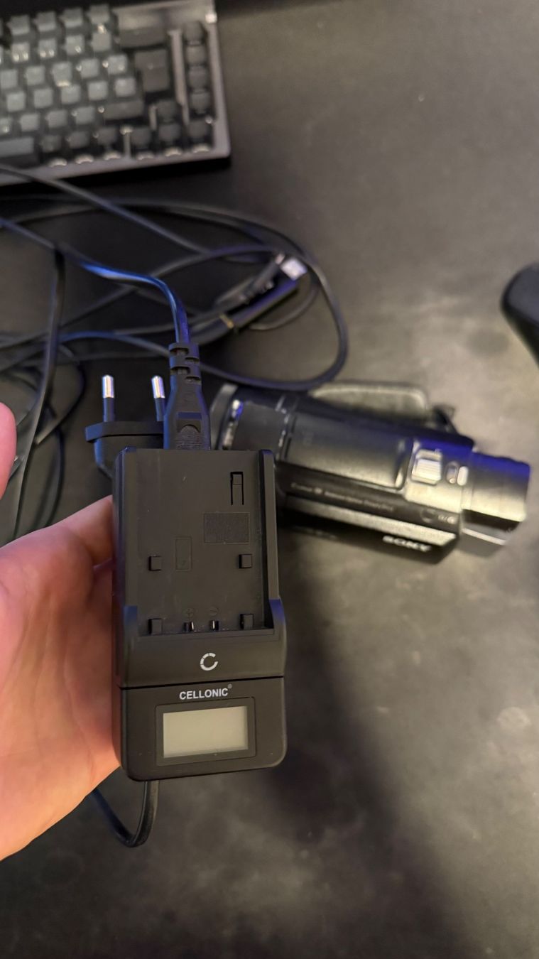 Sony Webcam: Sony fdr-ax53, Kamera, Webcam – Usato da Luzern venduto da AlanJusufi 4