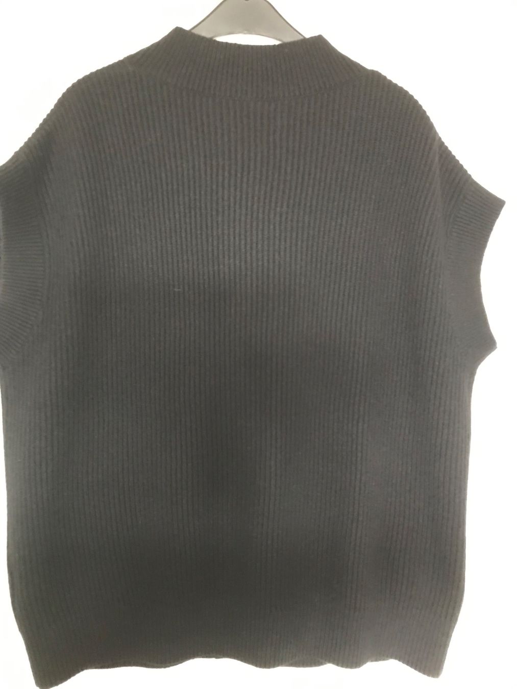 Gilet & Giacche senza maniche: Schwarze Cashmere Strickweste mit Knöpfen – Usato da Niederteufen venduto da mix18 4