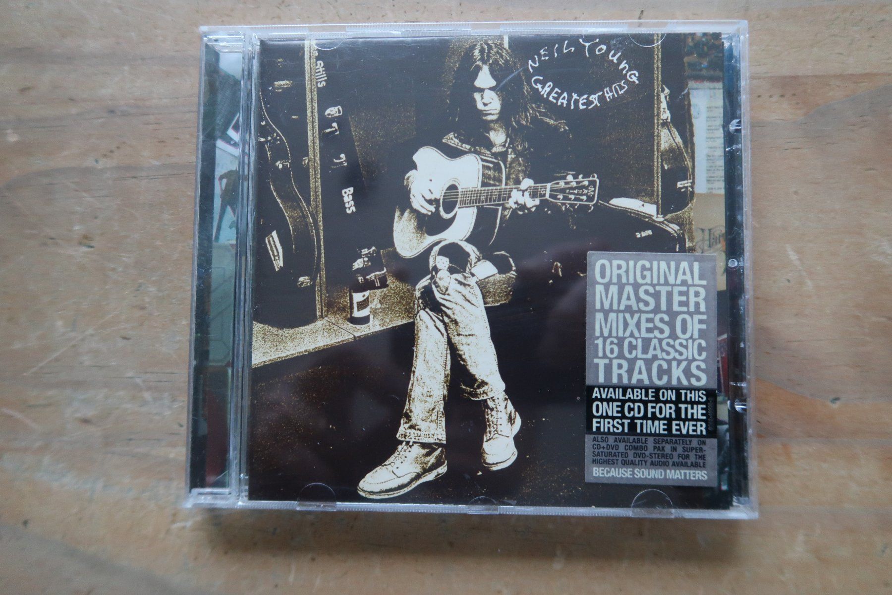 CDs: NEIL YOUNG - GREATEST HITS - CD – D'occasion à Basel par Patiscat