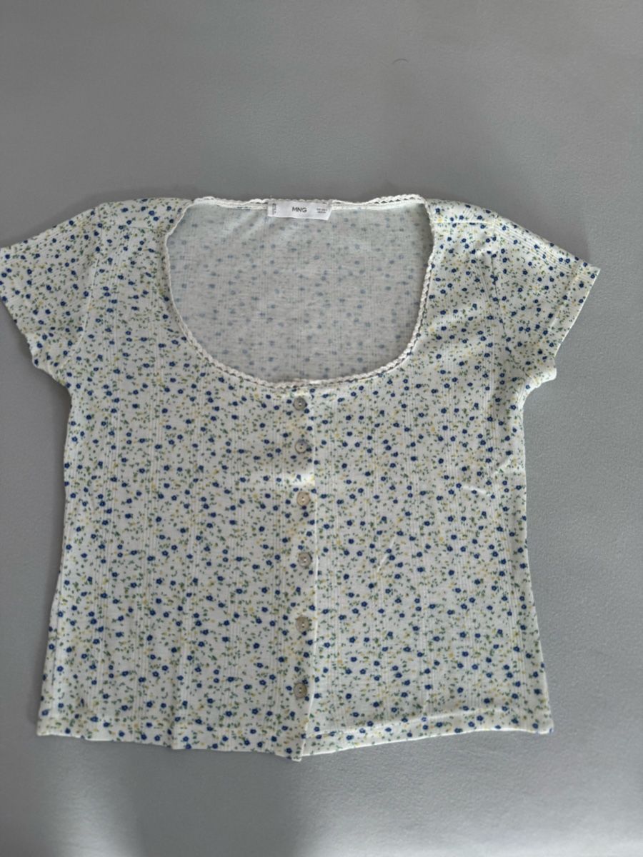 Lotti di vestiti: 6 x bauchfreie Damenshirts – Usato da Hausen am Albis venduto da Tuchen83 4