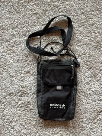 ADIDAS Tasche – perfekt für Festivals, Top-Zustand!