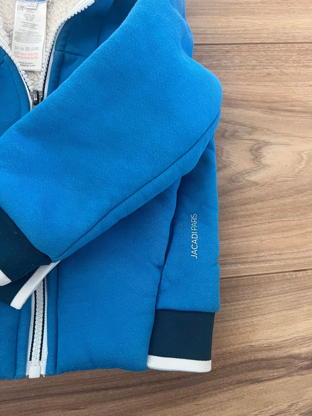 Vestes & Manteaux: Jacardi jacket, 4 years old, very good condition – D'occasion à Arzier Le Muids par oma_w5bq 3