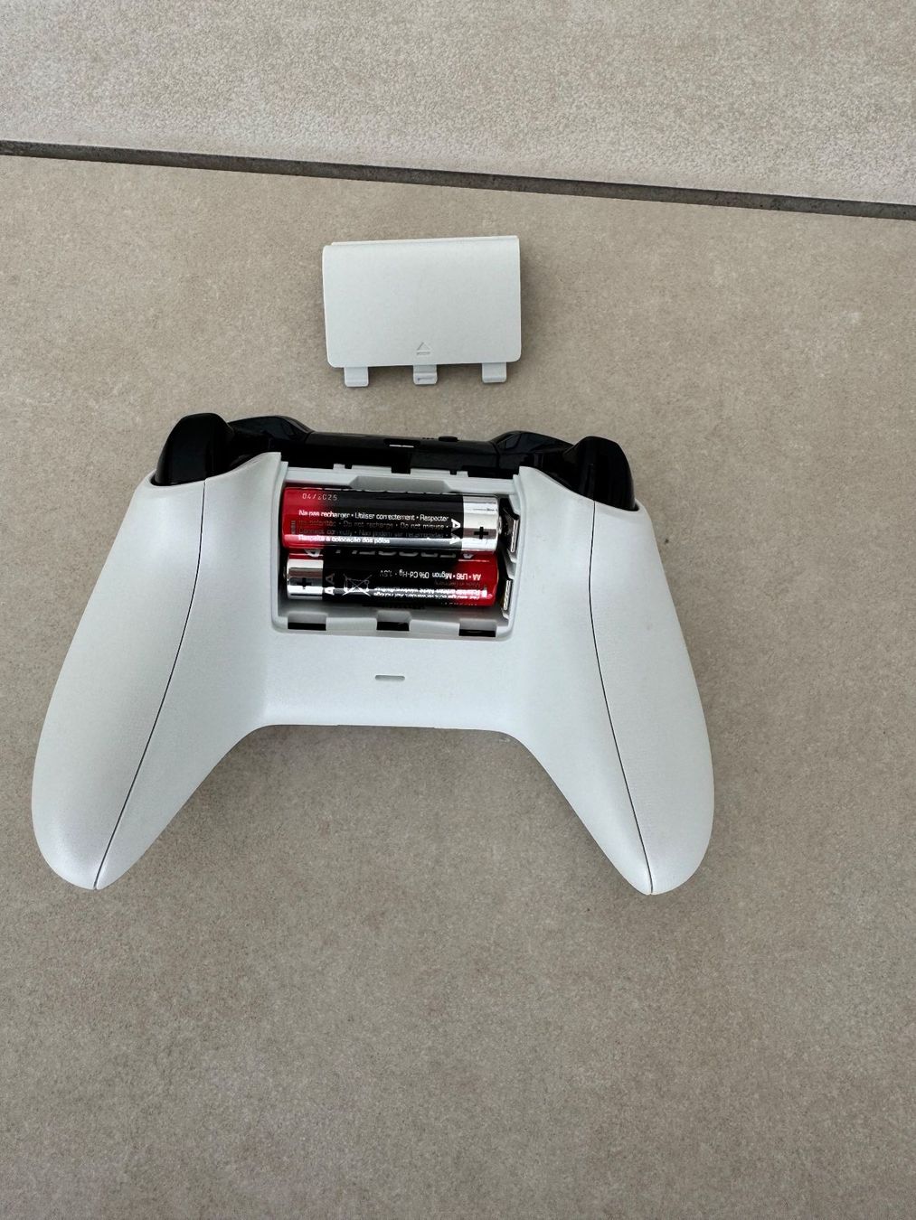 Microsoft Console: Xbox One S Konsole 1TB mit Controller, gebraucht – Usato da Meierskappel venduto da kev_nn8q 1