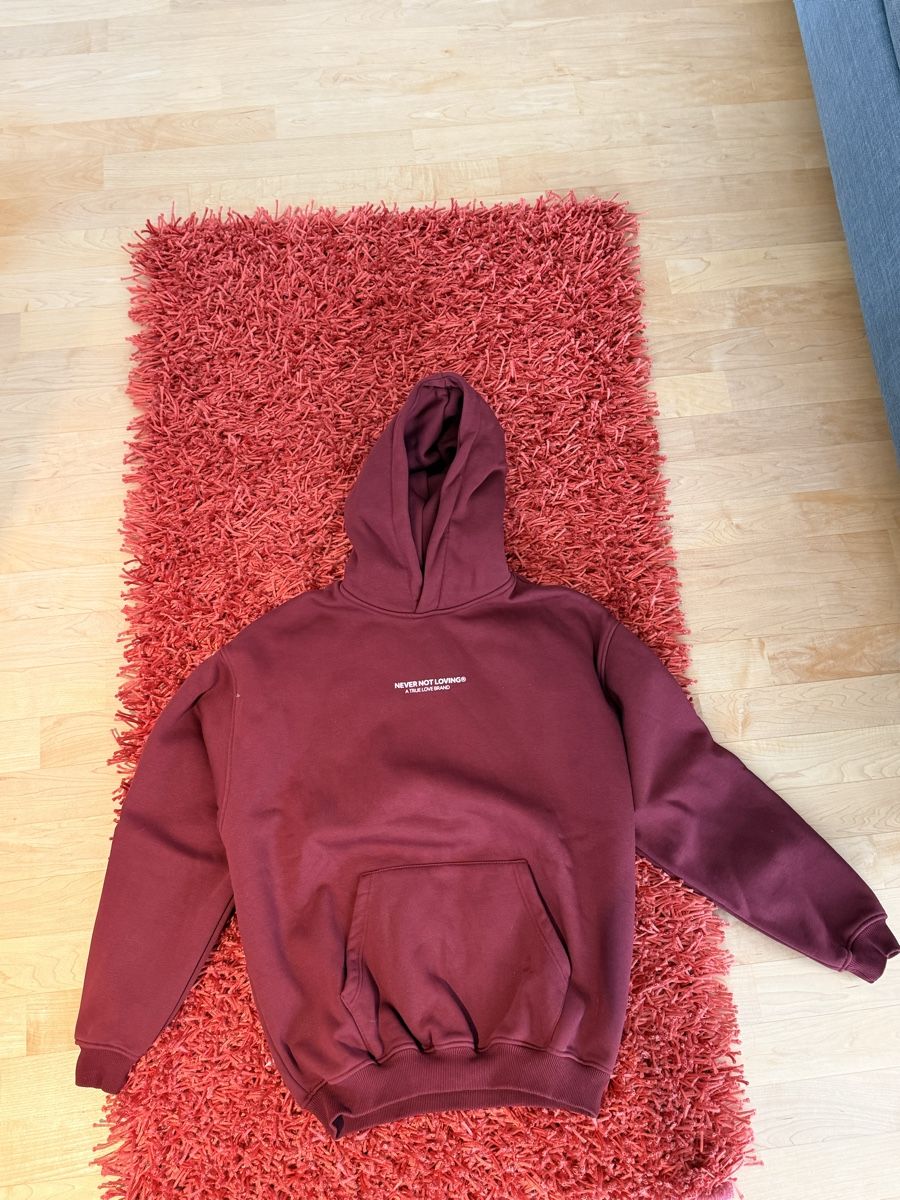 Maglioni & Felpe: Roter Kapuzenpulli mit tollem Aufdruck, Grösse S – Usato da Eich venduto da jasmingrueter