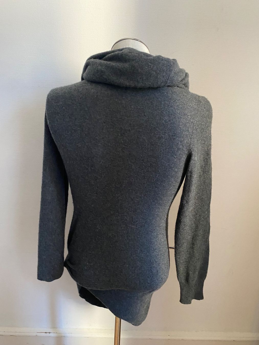 Vestiti: Dunkelgraues Strickkleid, 100% Cashmere – Usato da Bern venduto da paultschur11 1