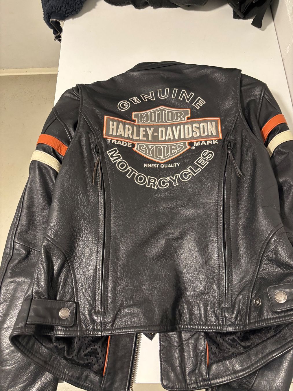 Harley-Davidson Vestes: Harley Lederjacke & Rucksack – D'occasion à Zwillikon par ikh_ssg6 1