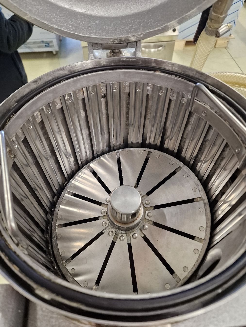 Brunner Anliker Elettrodomestici da cucina: Brunner  Kartofelschälmaschine – Usato da Niederwangen BE venduto da HasGastrobedarf 4