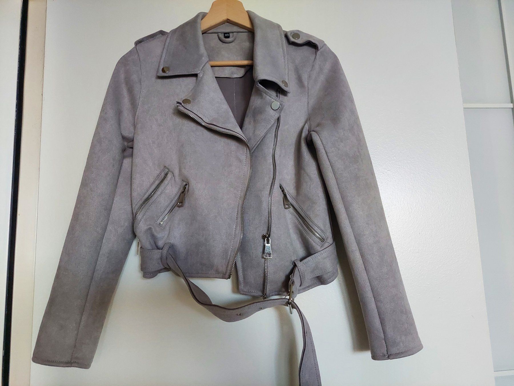 Giacche: HELLGRAUE KURZE JACKE GR. XS – Usato da Münchenstein venduto da Strupfi