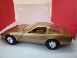 Chevrolet Corvette 1986 - in gold - leichter Lackabrieb 1:24
