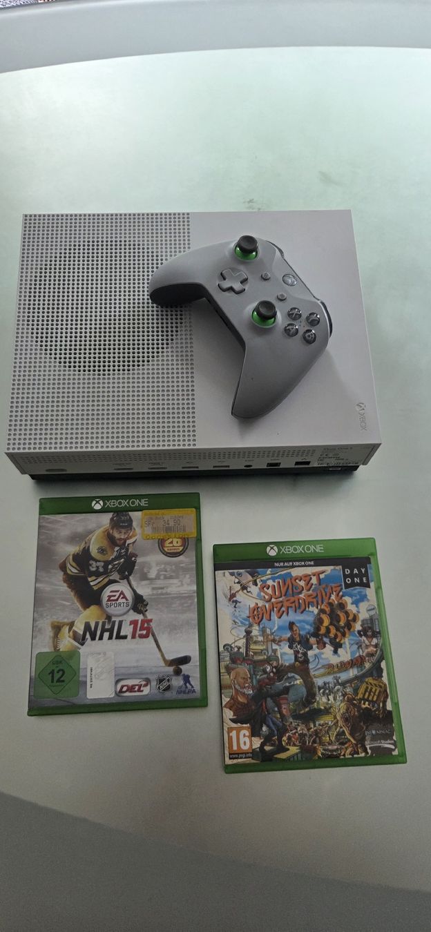 Konsolen: Xbox One S 1TB + Controller + 2 Spiele – Gebraucht aus Huttwil von ser_gn9l