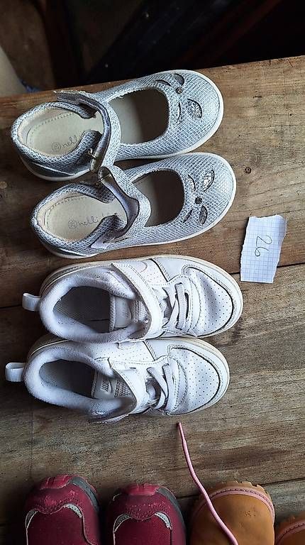 Scarpe per ragazze: Schuhe Mädchen Gr. 24-28 – Usato da Rüti ZH venduto da la-93 2