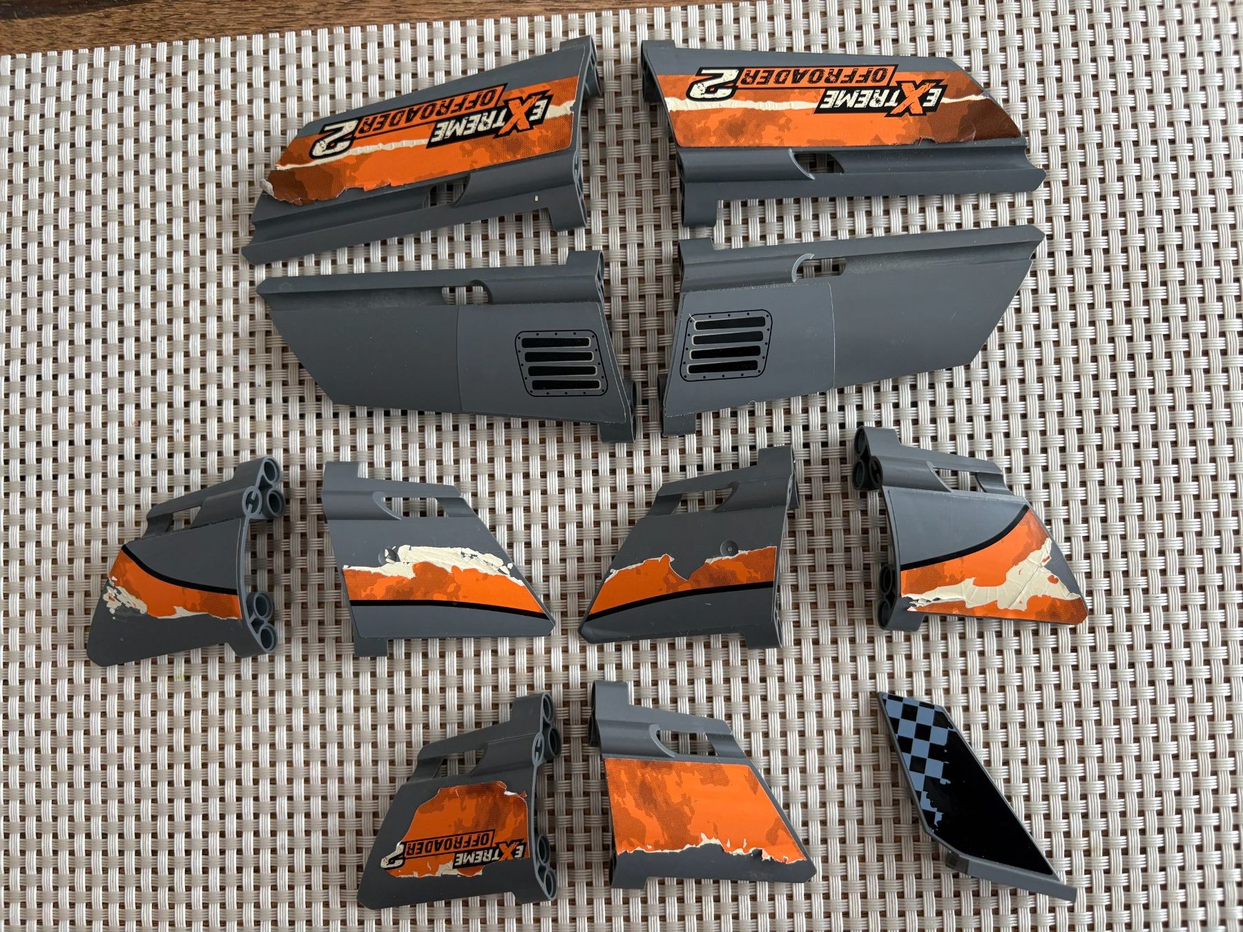 Lego Kit di costruzioni: Lego Technik graue Panel Panele Verschalung Spoiler LotX – Usato da Buochs venduto da Techtelmechtel