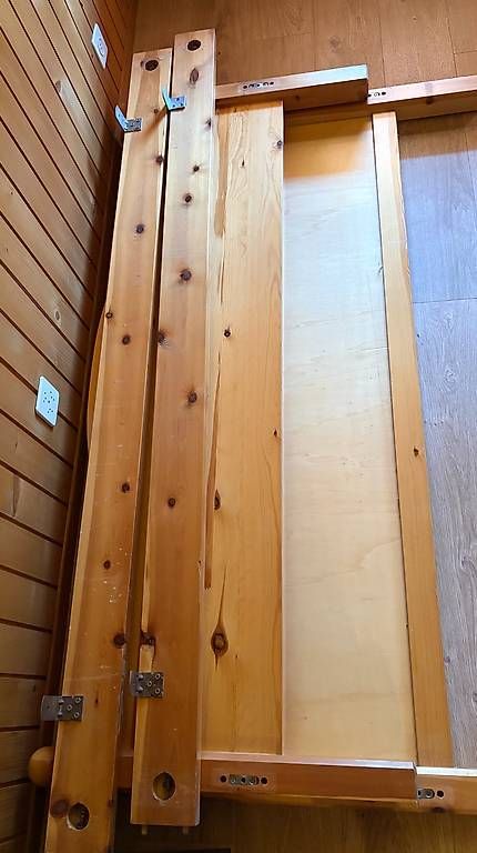 Betten: Lit double en bois massif – Gebraucht aus Vionnaz von isozjames 2