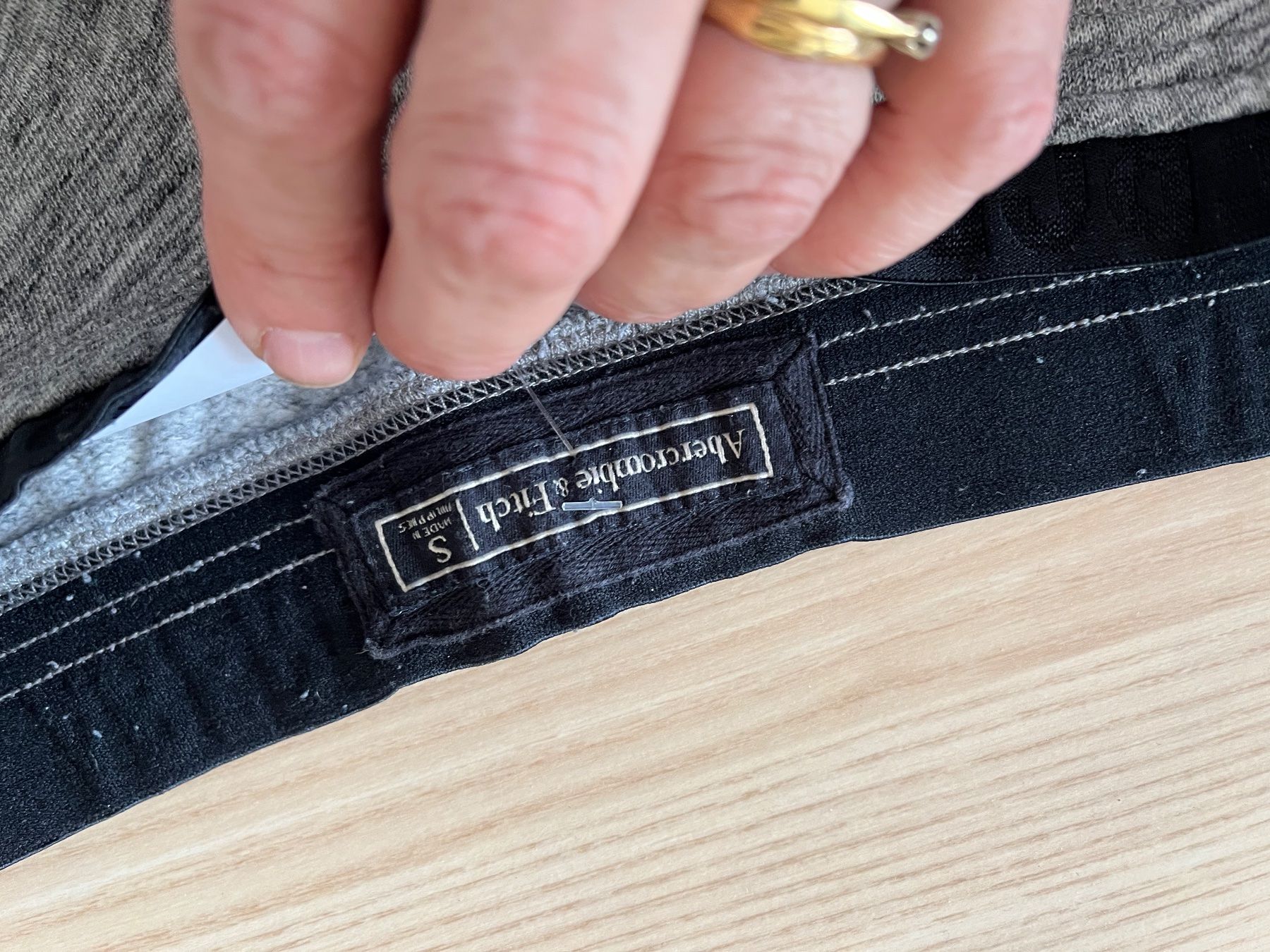 Abercrombie Pantaloni: Short gris Abercrombie Taille S – Nuovo (secondo la descrizione) da Veyrier venduto da kimedovapa 1