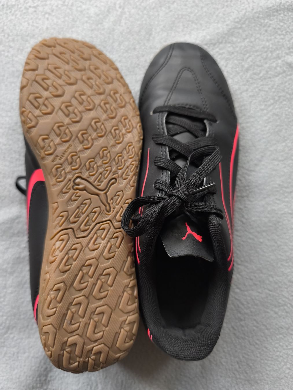 Puma Scarpe per ragazzi: Puma Kinder Hallenturnschuhe Gr. 35.5 – Usato da Bad Zurzach venduto da WinnerChickenDinner 1