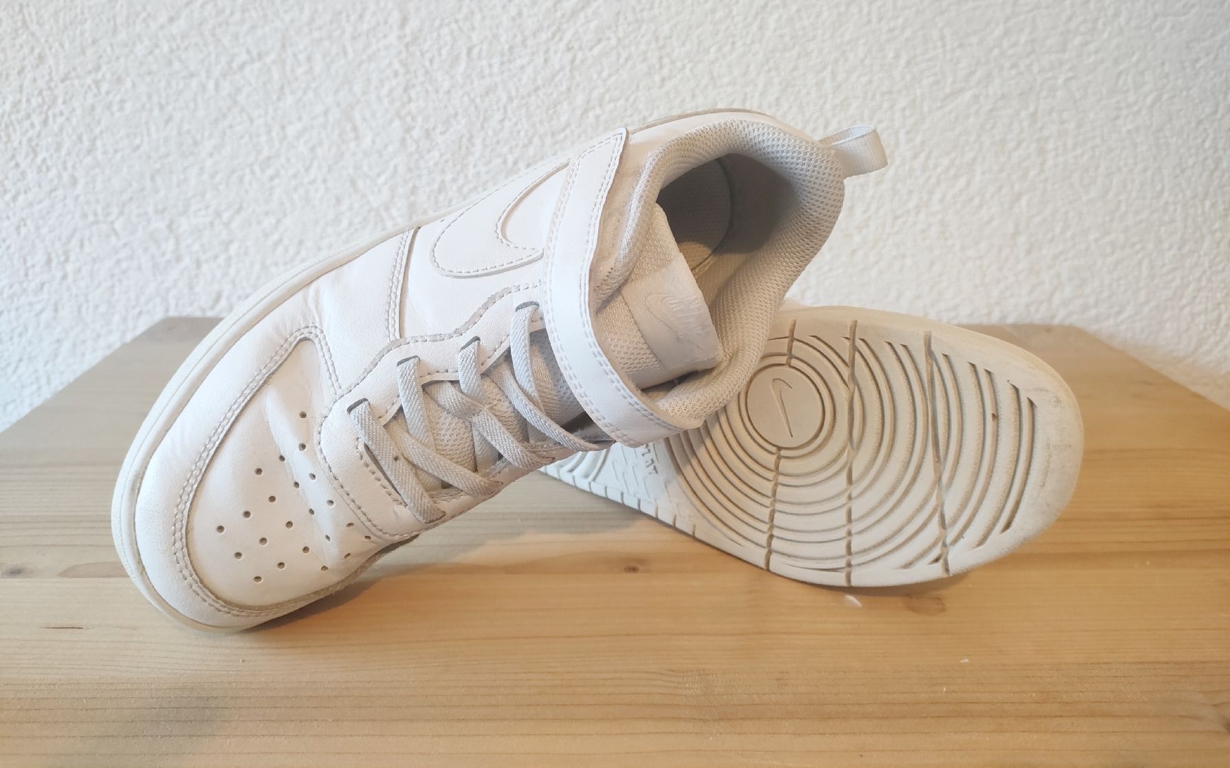 Nike Schuhe für Jungen: Nike Sneaker weiss Grösse 35 – Gebraucht aus Speicher von Indigoblau_3 1