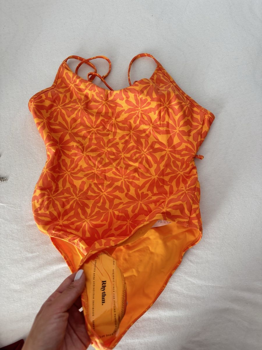 Badekleider & Bikinis: Sommerlicher Rhythm Badeanzug, Orange Blumenmuster, Gr. L – Neu und originalverpackt aus Winterthur von ksi_d58l