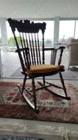 Antiker Schaukelstuhl – Boston Rocker Stil, geschnitzt, Holz