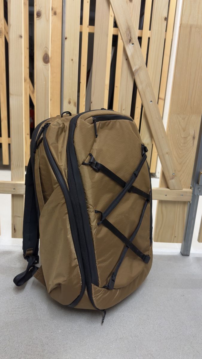 Peak Design Zaini: Peakdesign Travel Fotorucksack – Usato da Winterthur venduto da Lars_Ch